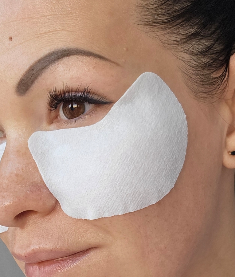 Shiseido Vital Perfection Uplifting and Firming Express Eye Mask
