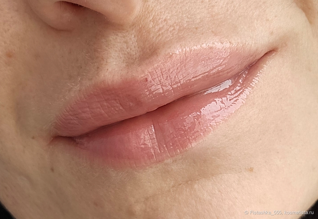L'Oreal Paris Plump Ambition Hyaluron Lip Oil в один слой