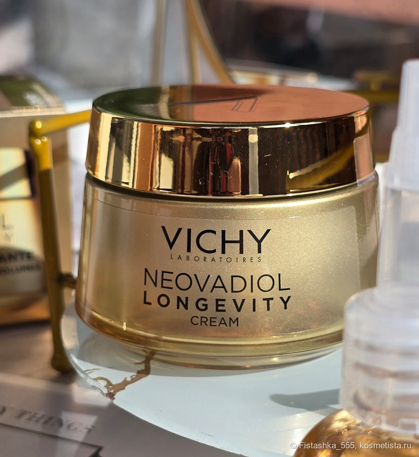 Ремоделирующий лифтинг-крем Vichy Neovadiol Longevity cream.