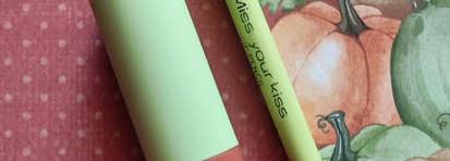 Губы цвета кленового листика: LAF Miss your kiss Lipstick в оттенке 09 и Lip pencil в оттенке 08