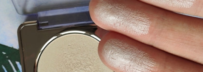 Лучший бюджетный хайлайтер: Eva Mosaic в оттенке «Лунный свет» — сияние изнутри