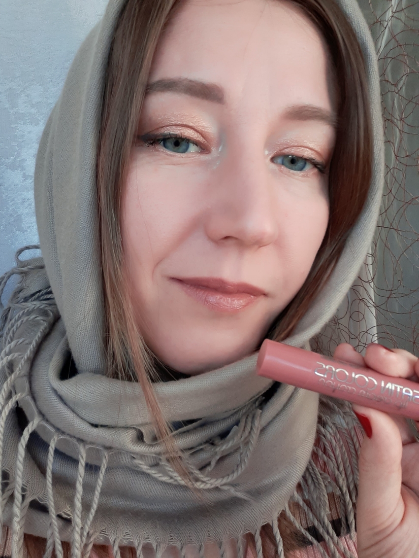 Дополнительно использовала карандаш для губ Stellary classic lipliner оттенок 15 cool nude
