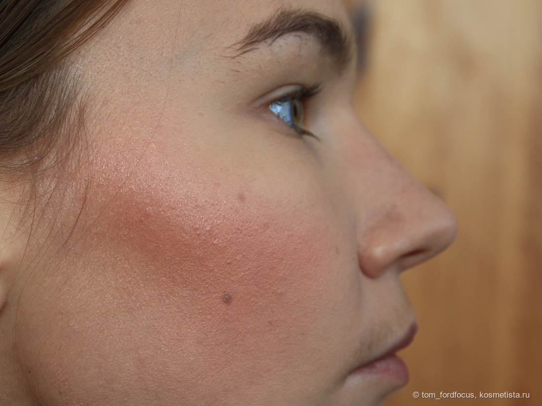 Макро, дневной свет. Нанесла румяна поярче - сатиновый финиш у них весьма выразительный