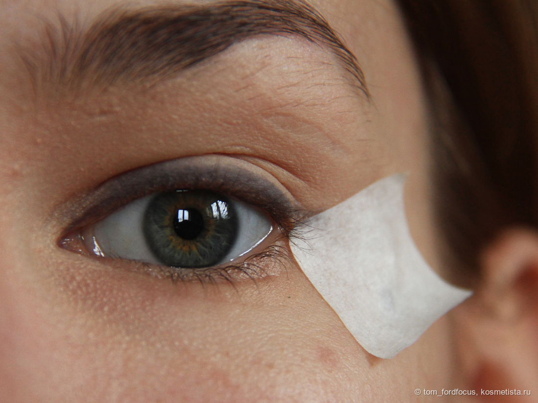 Макро, дневной свет. Не успела сфоткать скотч на чистом глазу, вспомнила только когда уже начала наносить серый.