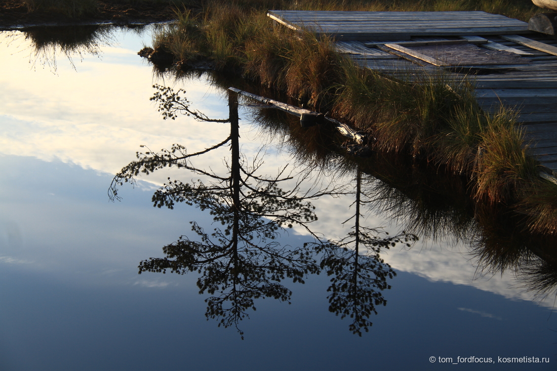 Само озеро не слишком красивое, но эти эффекты стоячей воды...