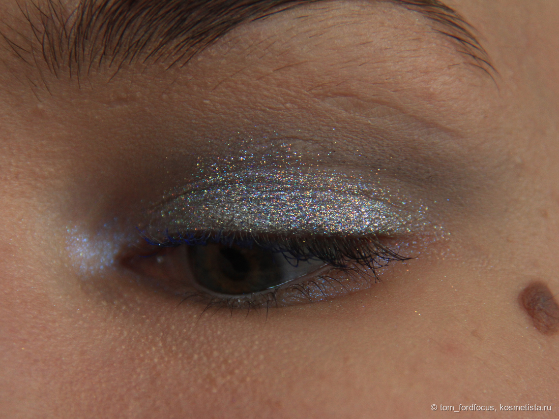 Белый шум на подвижном веке. Просто посмотрите на эту россыпь цветных искр