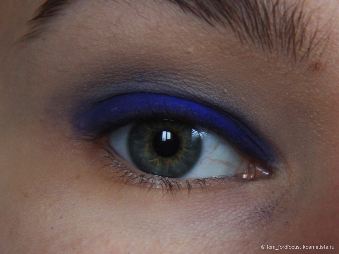 Макро, дневной свет. Посмотрите как насыпалось под глазом - хочется взять не ватный диск, а совок