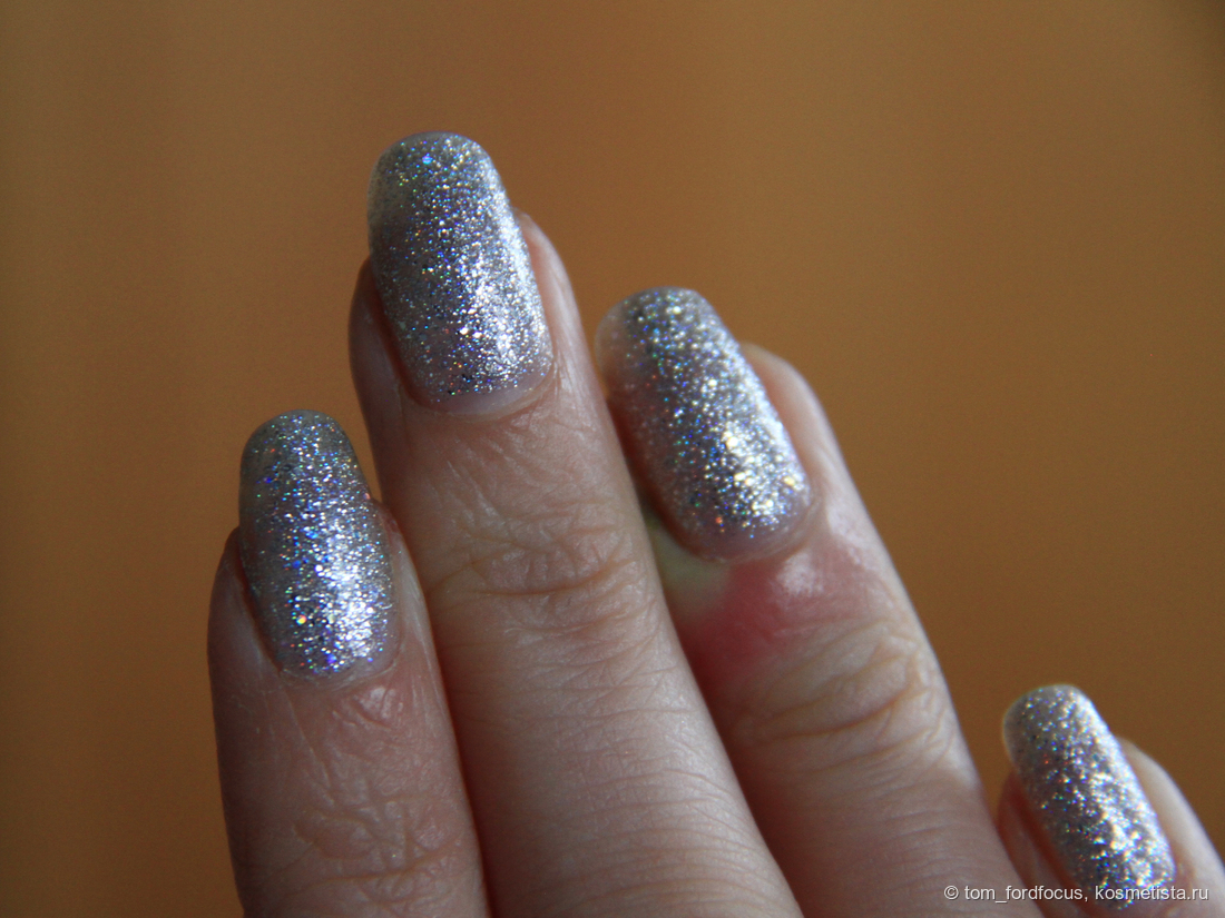 Макро, дневной свет. Здесь 2 слоя без топа - на фото текстурный финиш не очень получилось передать, но по некой песочности блика он угадывается