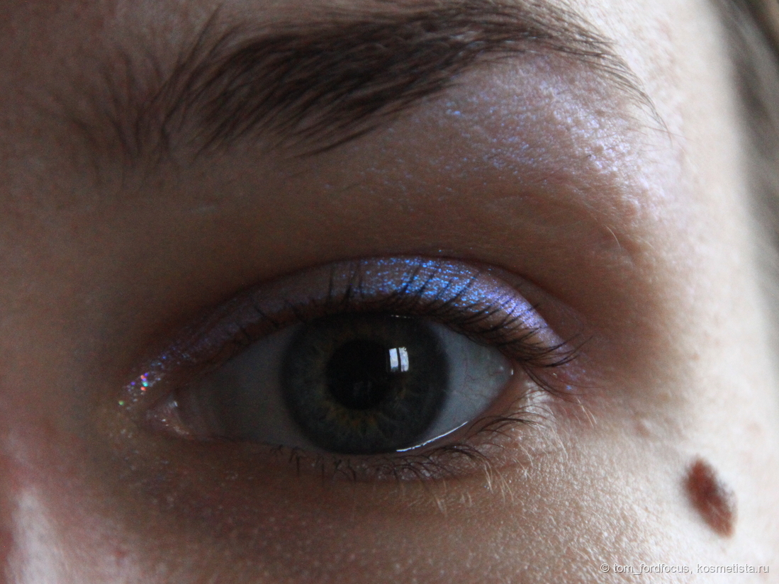 Макро, дневной свет. Чуть видна дуохромность в сиреневый