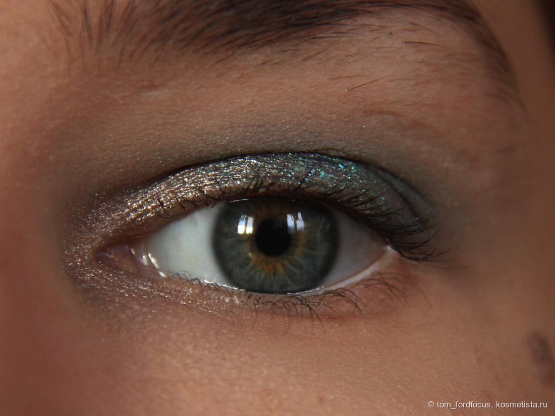 Макро, дневной свет. Северянка на подвижном веке