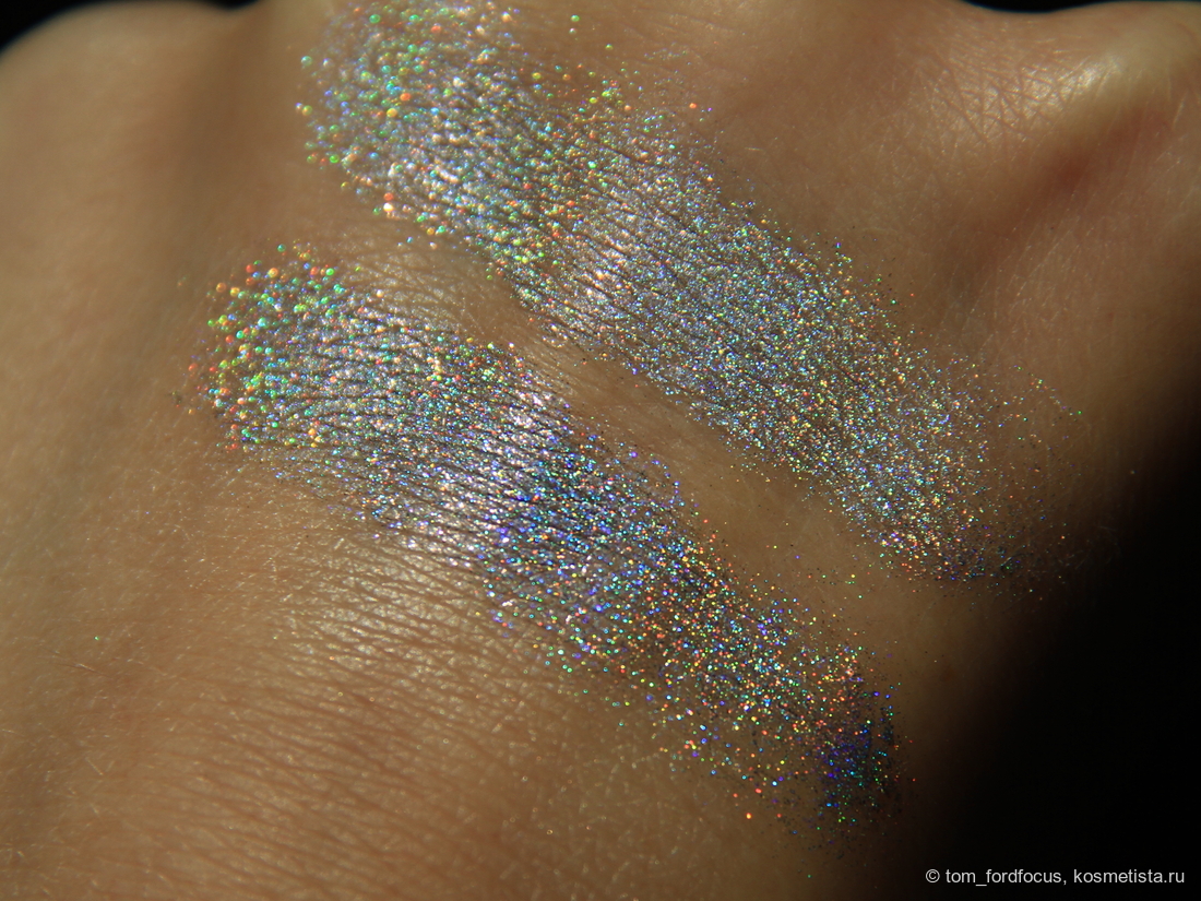 Макро, дневной свет. Снизу - на клей для глиттера, сверху - на базу