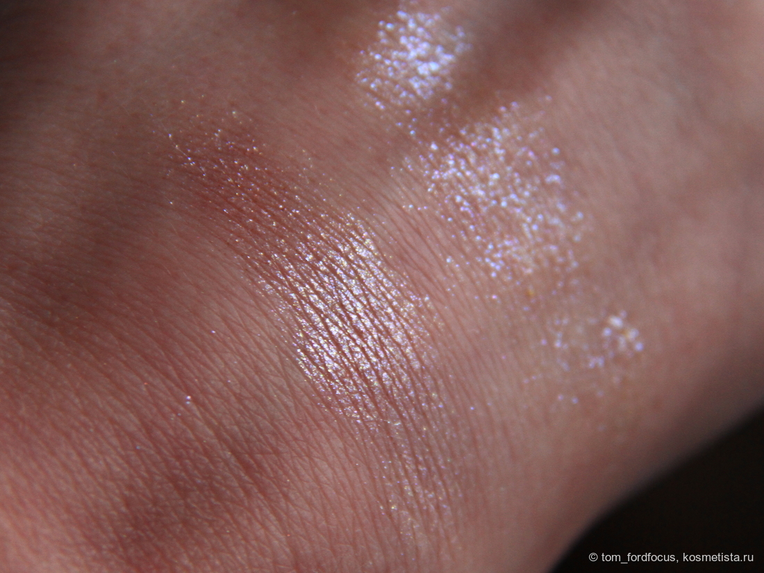 Макро, дневной свет. Слева - Моралистка, справа для сравнения - Influence creatium