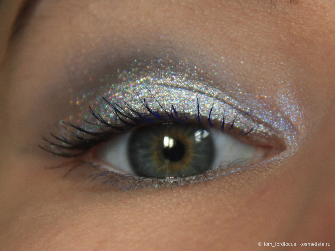 Макро, дневной свет. Сияна Двойной эффект ближе к внутреннему уголку