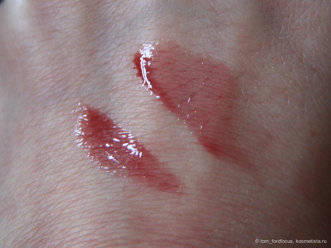 Макро, дневной свет. Сколько я ни мучилась с камерой, настоящий цвет мне передать не удалось - должно быть чуть розовее