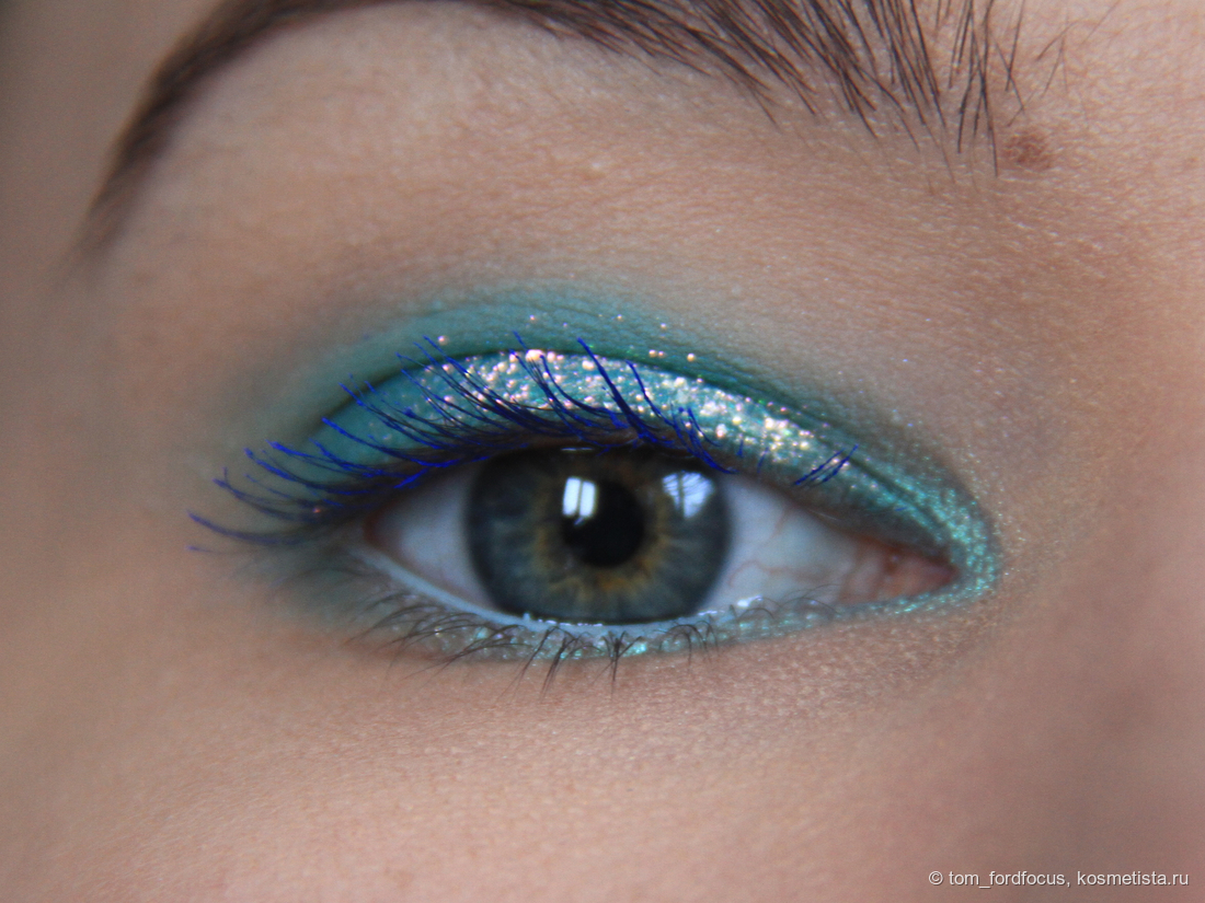 Макро, дневной свет. Обожаю такой цвет ресниц на фоне теней в бирюзовой гамме. Здесь - Сияна Яркий образ