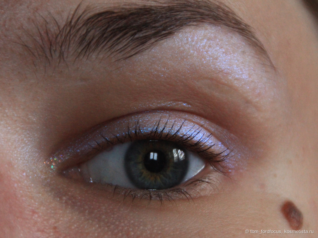 Макро, дневной свет. Пульсар на всём подвижном веке и под бровью. Здесь уже выглядит поглаже