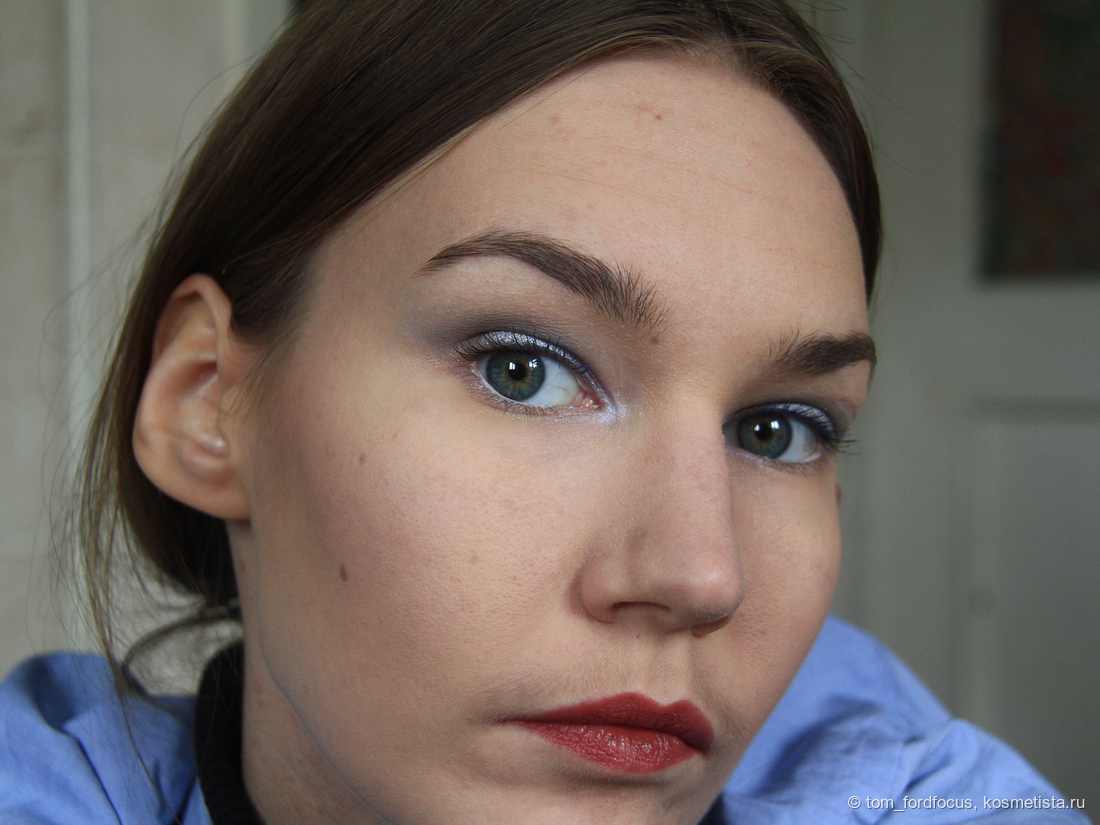 Полный образ, дневной свет. На губах опять L'Oreal 179 (я же говорю - подо всё)