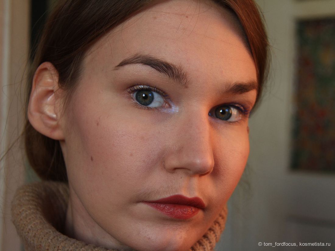 Полный образ, дневной свет. На губах снова L'Oreal 179