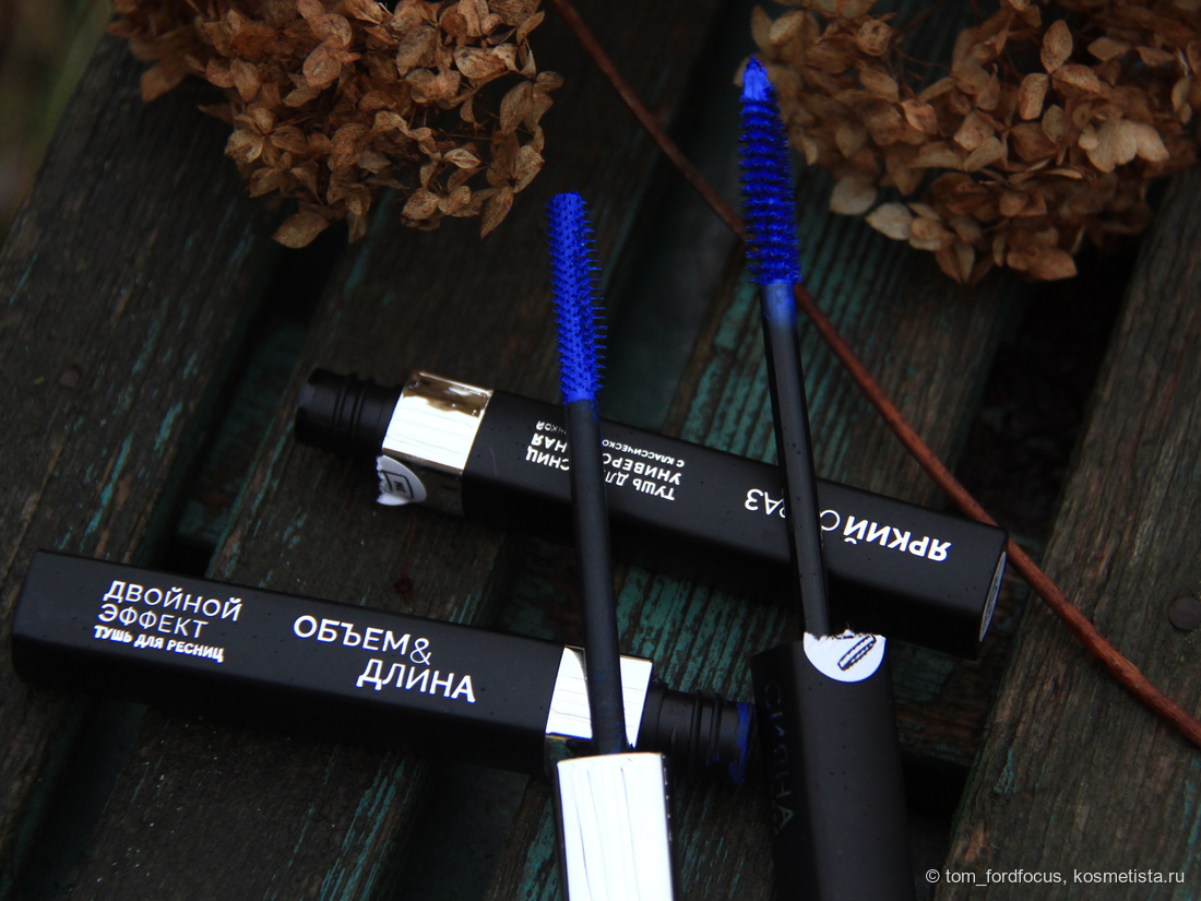Двойной эффект (силикон) слева, Яркий образ (ворс) справа. Цвет на щёточках соответствует итоговому цвету туши на ресницах