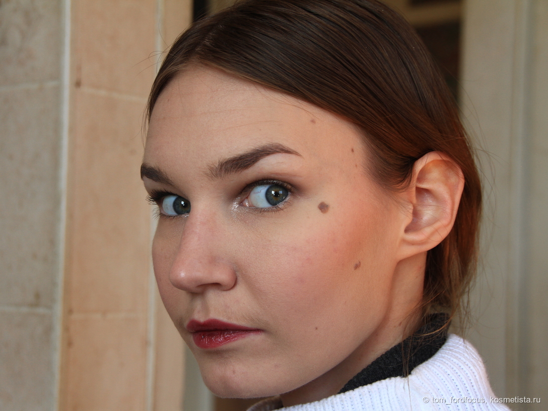 Полный образ, дневной свет. Плотный слой на сильно повреждённых и тинтованных водой губах