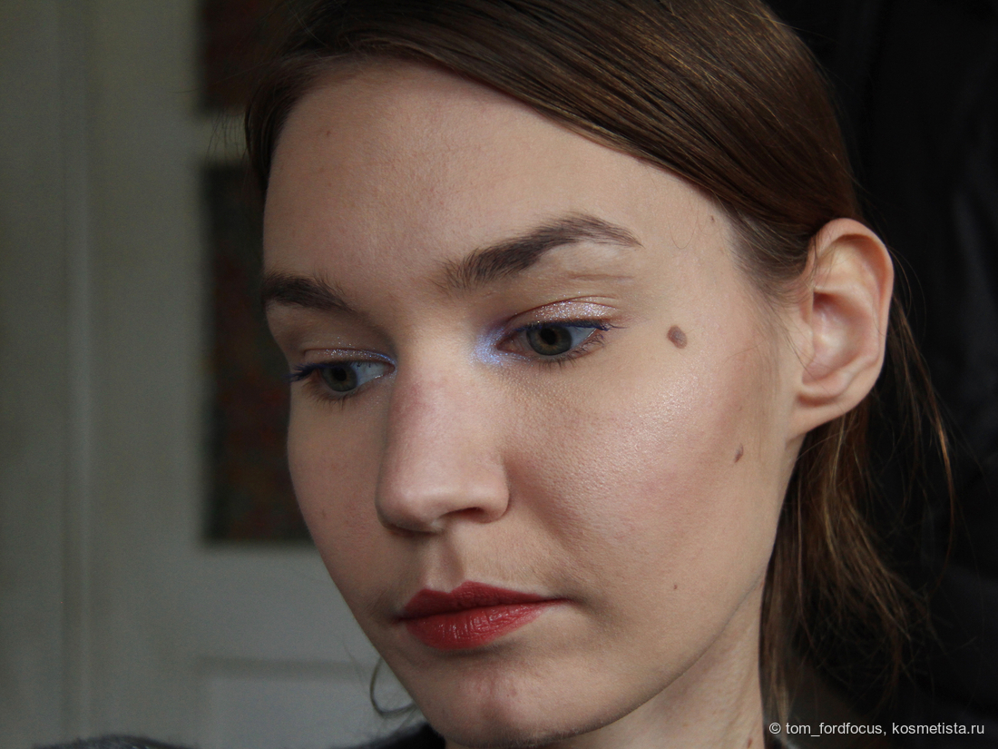Полный образ, дневной свет. На губах опять L'Oreal 179