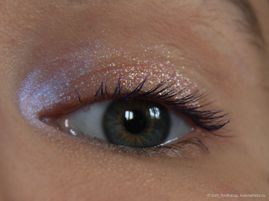 Макро, дневной свет. Моралистка на подвижном веке, Пульсар во внутреннем уголке, тушь - Сияна Двойной эффект, о которой ниже