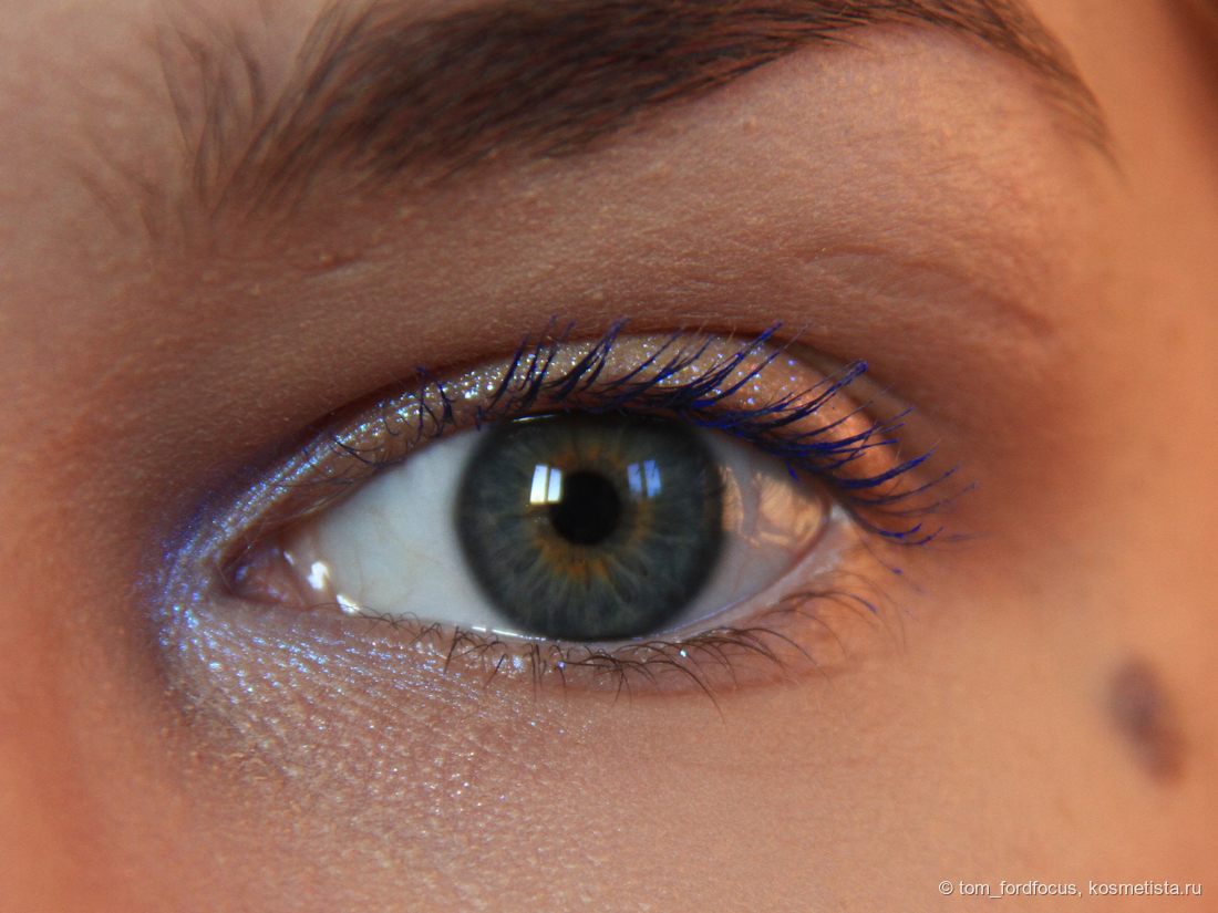 Макро, дневной свет. Здесь - Сияна Яркий образ. На подвижном веке - Influence, во внутреннем уголке - Пульсар