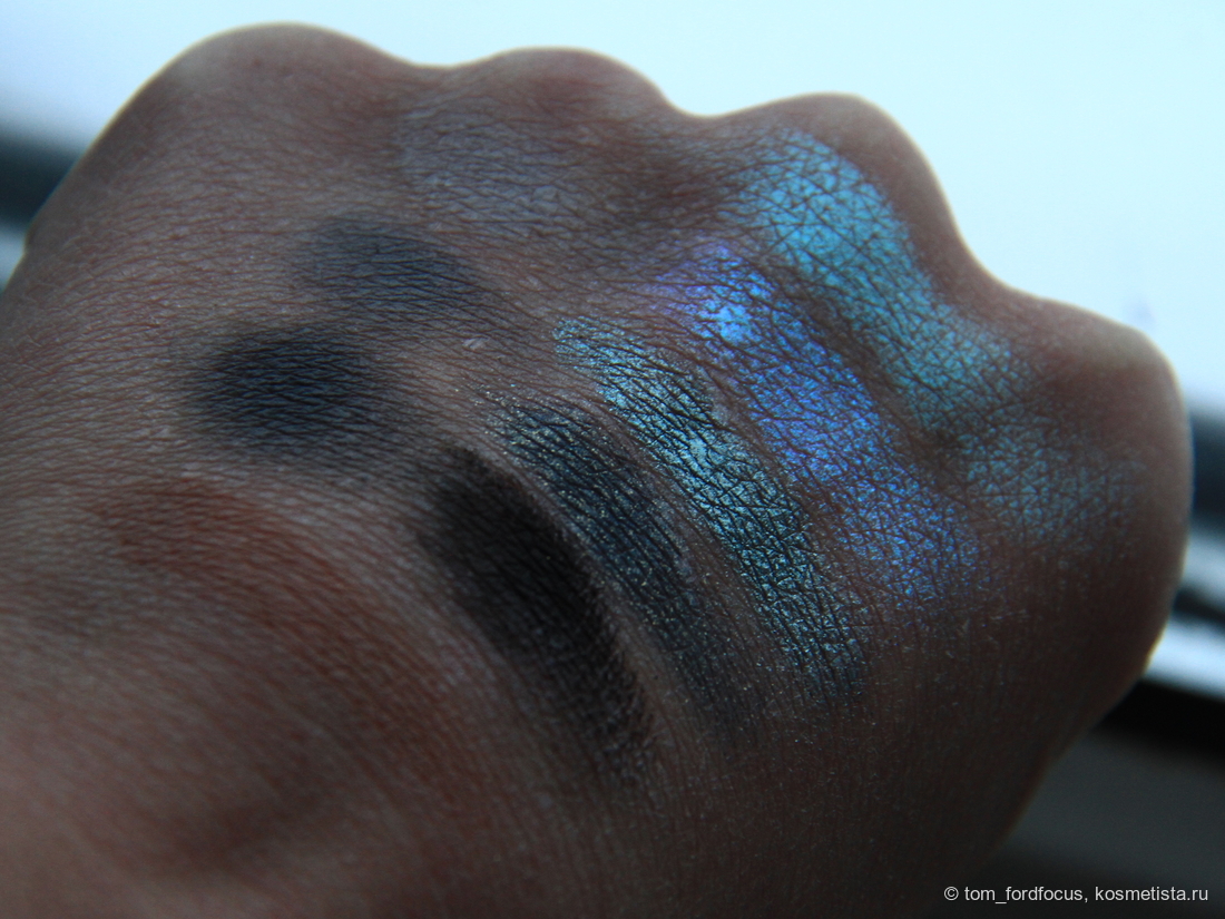 Макро, дневной свет. Под другим углом видна дуохромность некоторых оттенков