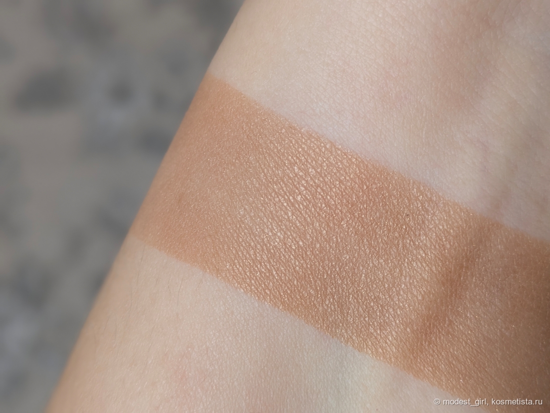 Бронзирующая пудра от Nars Bronzing Powder в оттенке Laguna 02 (свотч - при дневном свете в помещении)