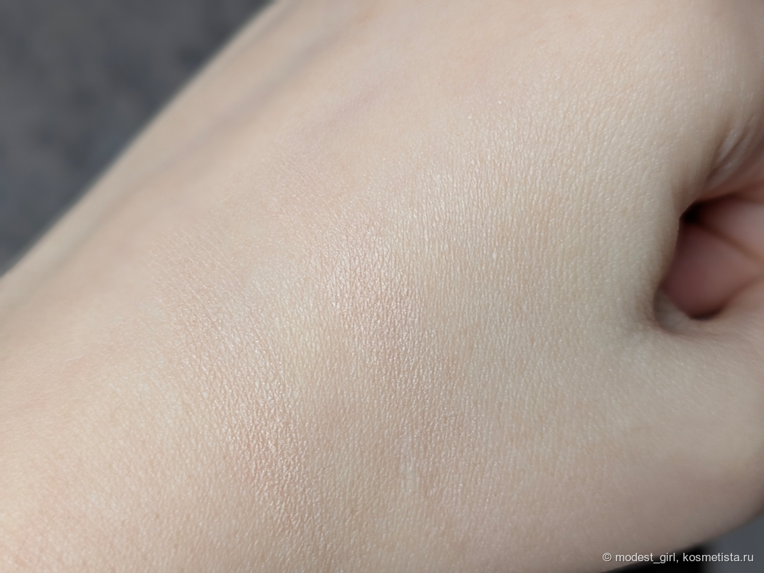 Компактная запеченная пудра Pupa Luminys Baked Face Powder в оттенке 05 Amberlight (свотч при ярком дневном свете в помещении)