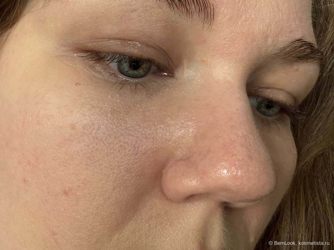 Кушон d'Alba Glow Fit Serum Cover Cushion на лице