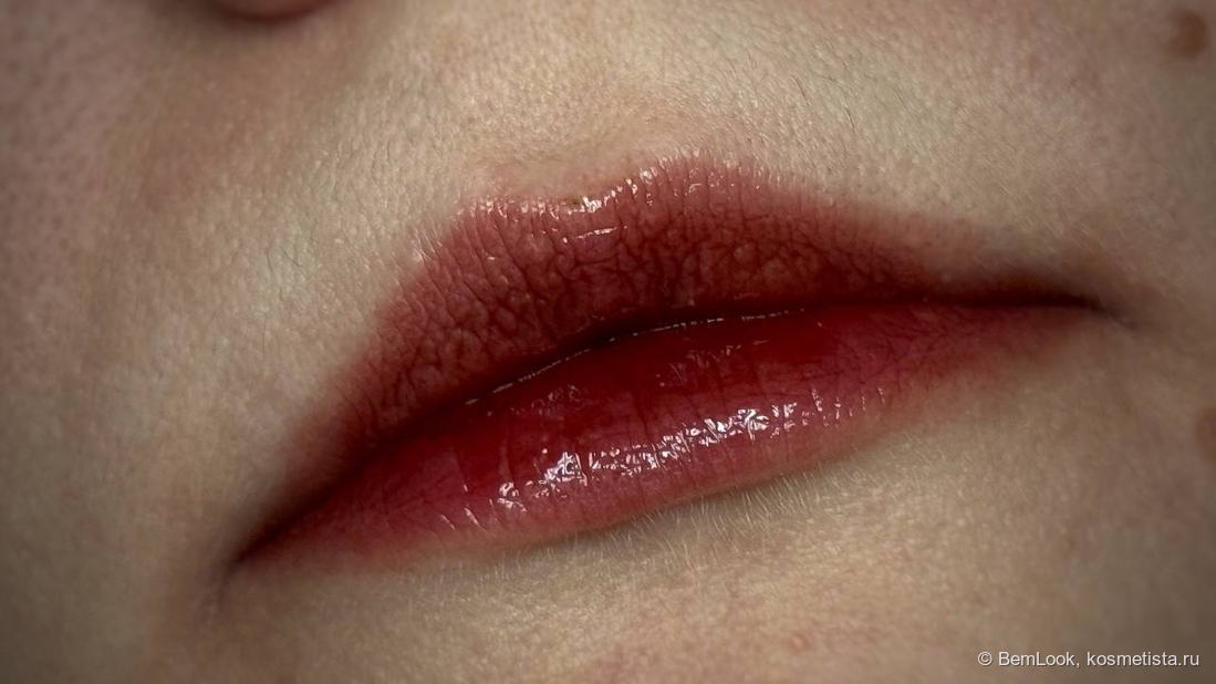 Свотч на губах Juicy lasting tint в оттенке 20 Dark Coconut (плотный слой)