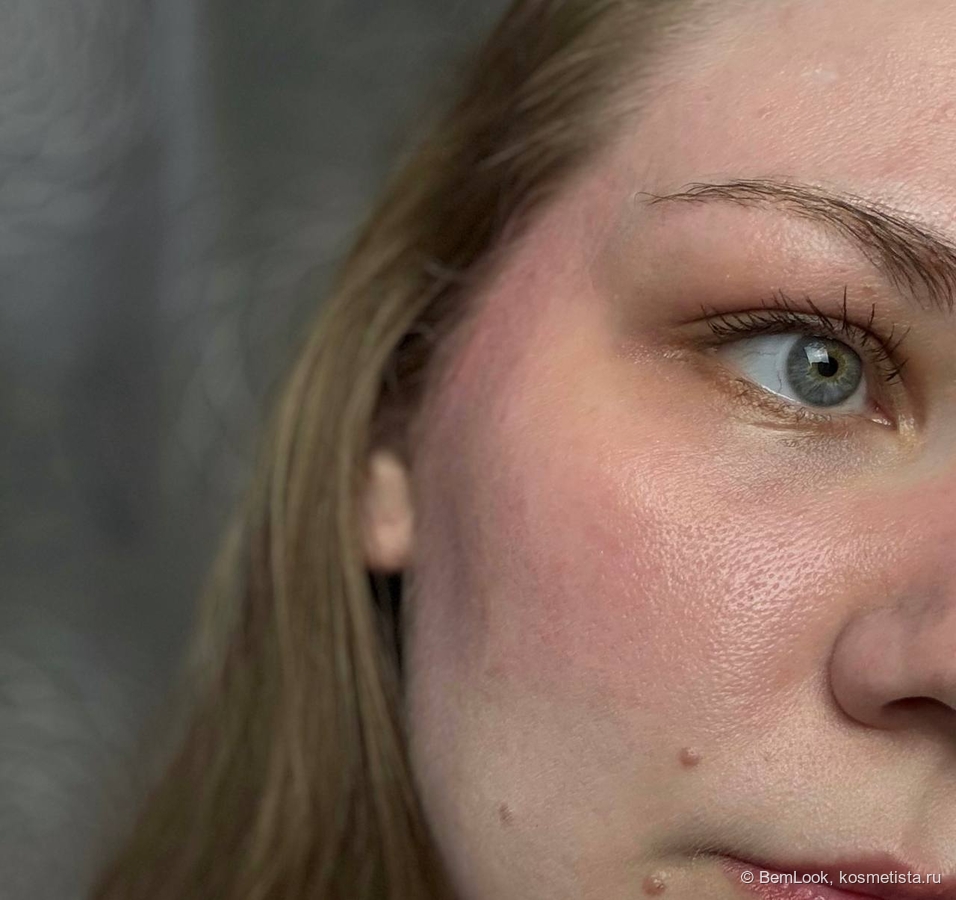 Жидкие румяна House of Hur Moist Ampoule Blusher в оттенке 02 Deep Plum на лице