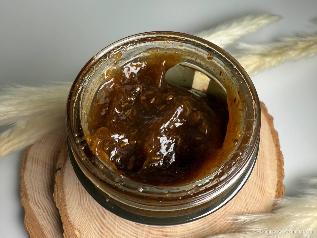 Консистенция маски с полынью для проблемной кожи I'm From Mugwort Mask