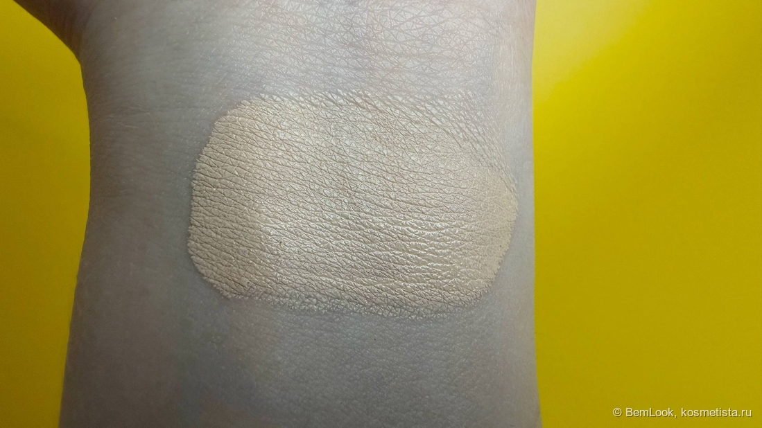 Свотч Influence beauty Creatium Cushion в оттенке 01 Ultra Light сразу после нанесения