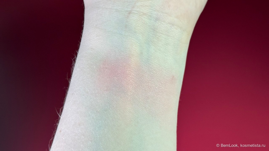 Свотч на руке румян Girlcult Nanyang Holiday Collection P27 Love to Fight