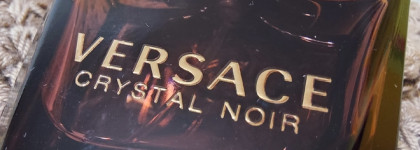 Постоянный житель моего зимнего парфюмерного гардероба Versace Crystal Noir