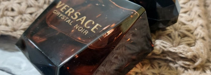 Постоянный житель моего зимнего парфюмерного гардероба Versace Crystal Noir
