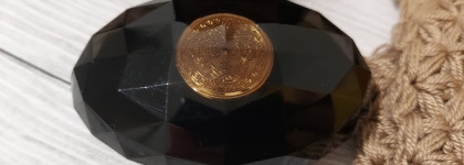 Постоянный житель моего зимнего парфюмерного гардероба Versace Crystal Noir