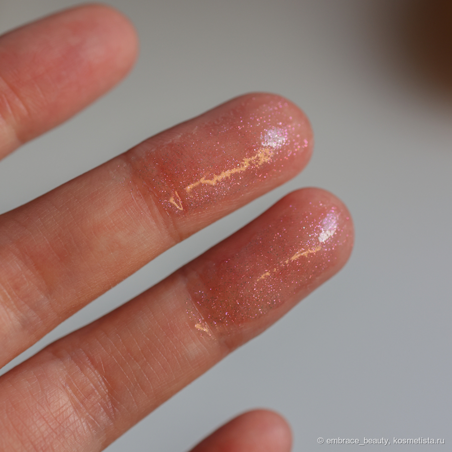 Теплый свет от кольцевой лапмы