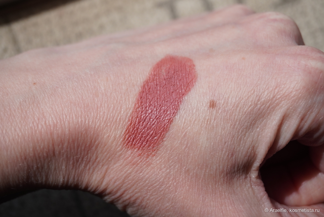 Metamorphosis MAC MACximal Matte lipstick Barefoot, естественное освещение
