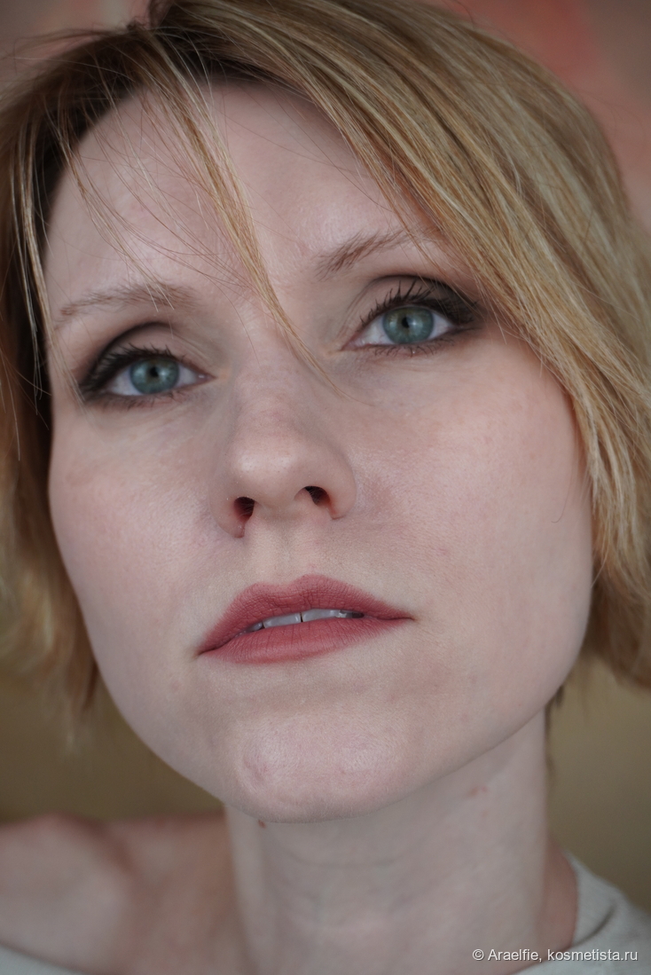 Metamorphosis MAC MACximal Matte lipstick Barefoot, искусственное освещение