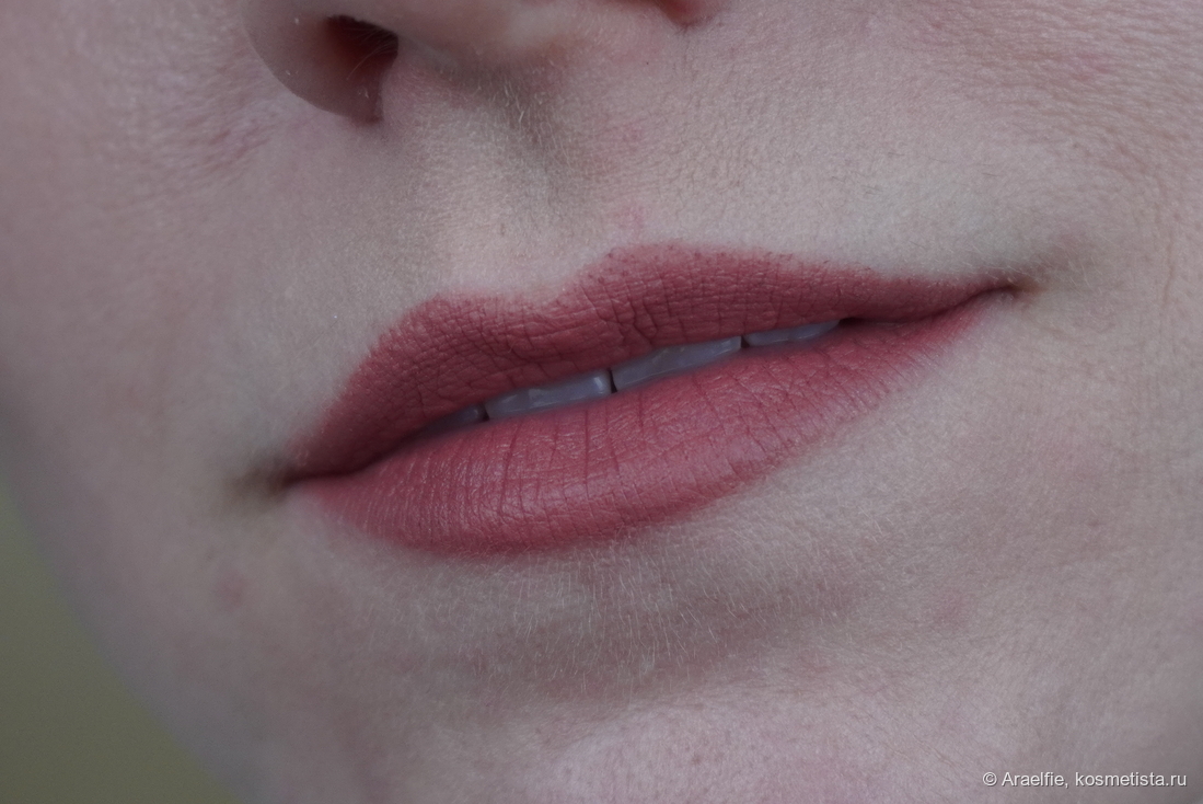 Metamorphosis MAC MACximal Matte lipstick Barefoot, искусственное освещение