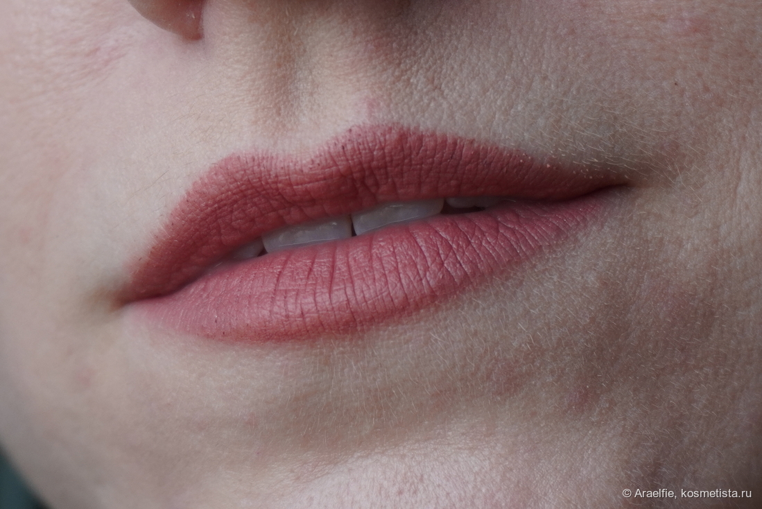 Metamorphosis MAC MACximal Matte lipstick Barefoot, естественное освещение