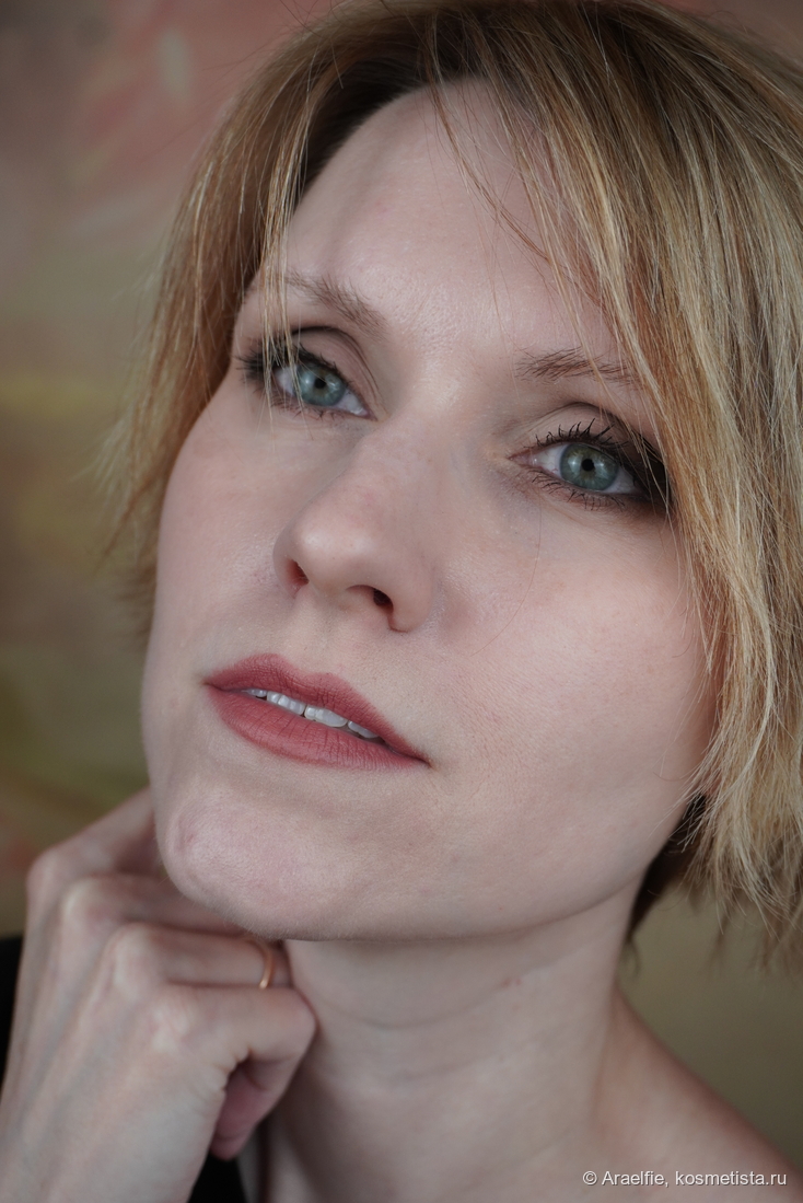Metamorphosis MAC MACximal Matte lipstick Barefoot, искусственное освещение