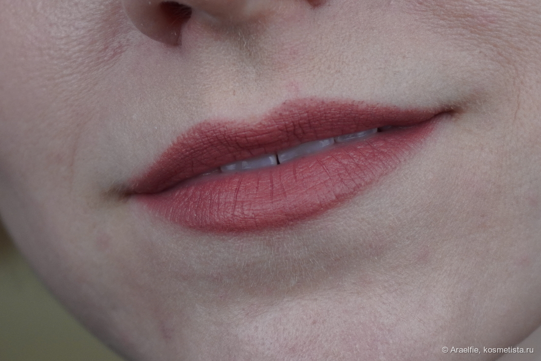 Metamorphosis MAC MACximal Matte lipstick Barefoot, искусственное освещение