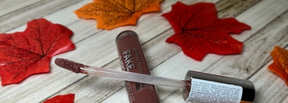 Уютный оттенок Catrice Better Than Fake Lips 080 Boosting Brown отлично подойдет для осени. Плампер, который не покалывает губы