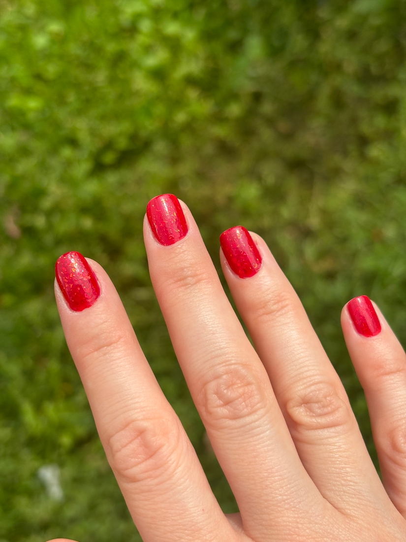 лак Masura "Это точно любовь" при солнечном свете