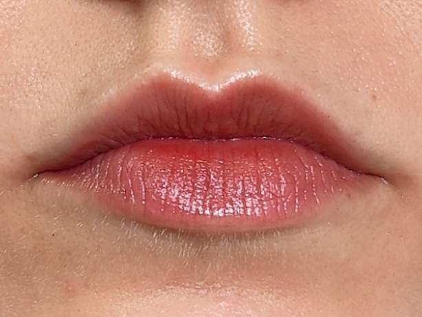 Clio 04 Pale Plum, промокнула салфеткой (искусственный свет)