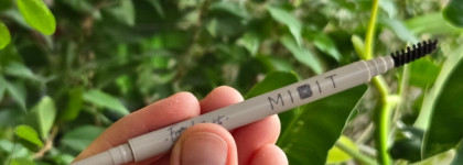 Лучший автоматический карандаш от Mixit для ежедневных идеальных бровей. Make Up Perfect Slim Line Eyebrow Pencil в оттенке 03 Medium Brown